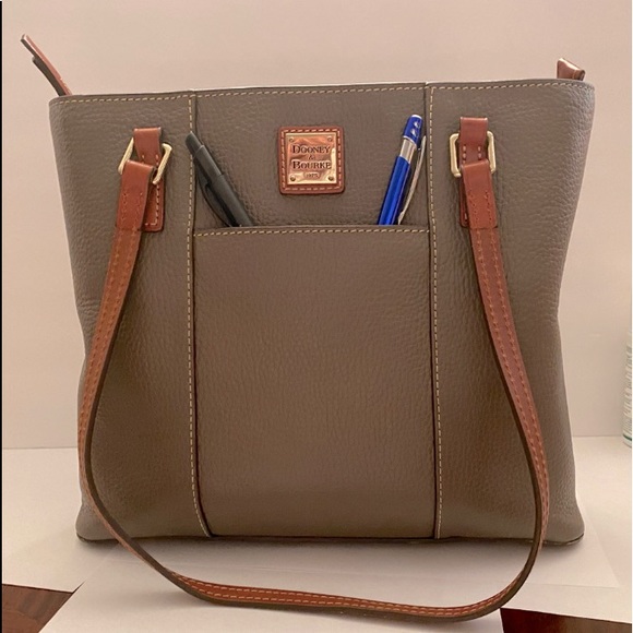 Dooney and Bourke Lexington handbag - Picture 2 of 7